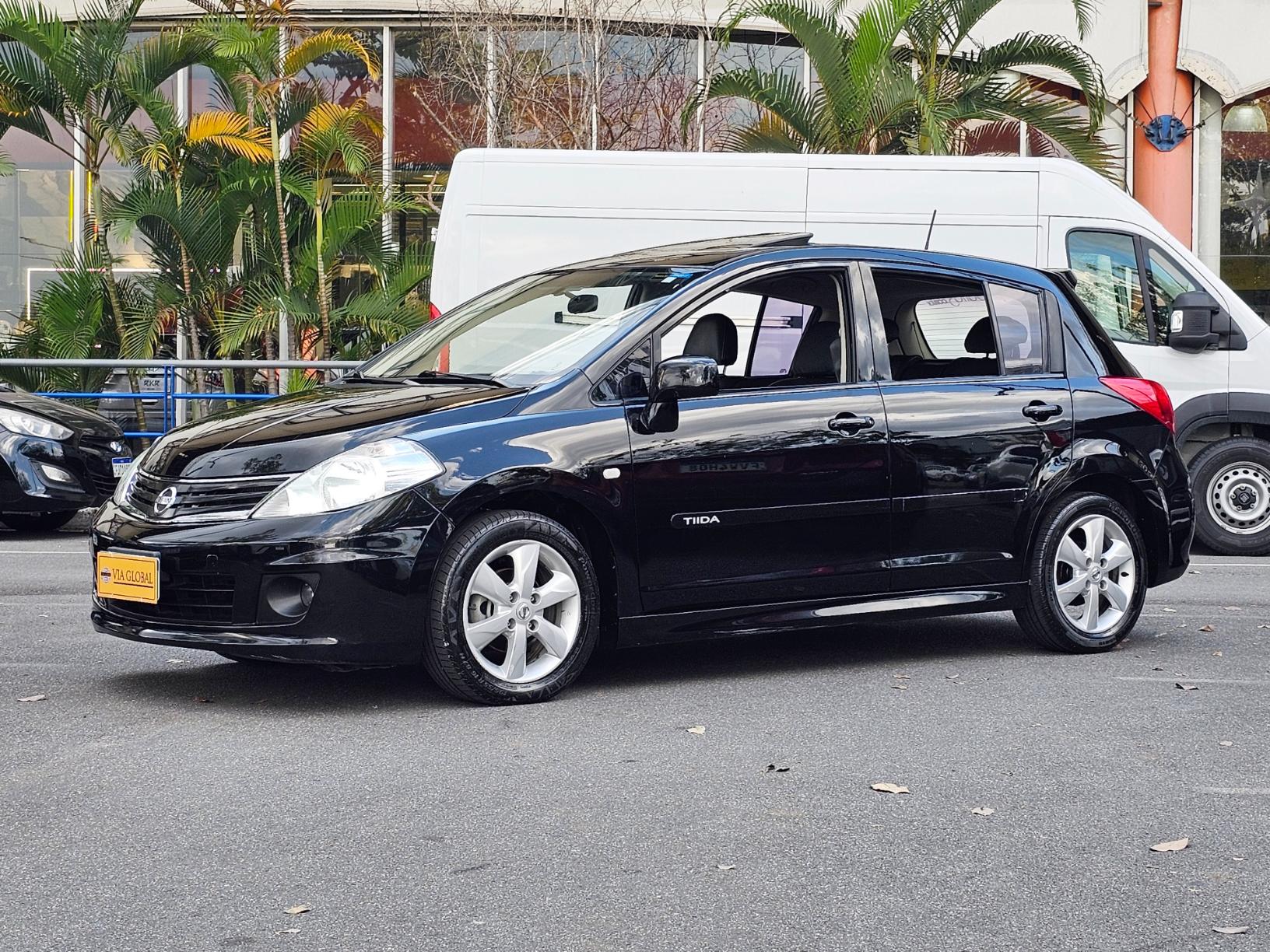 NISSAN TIIDA