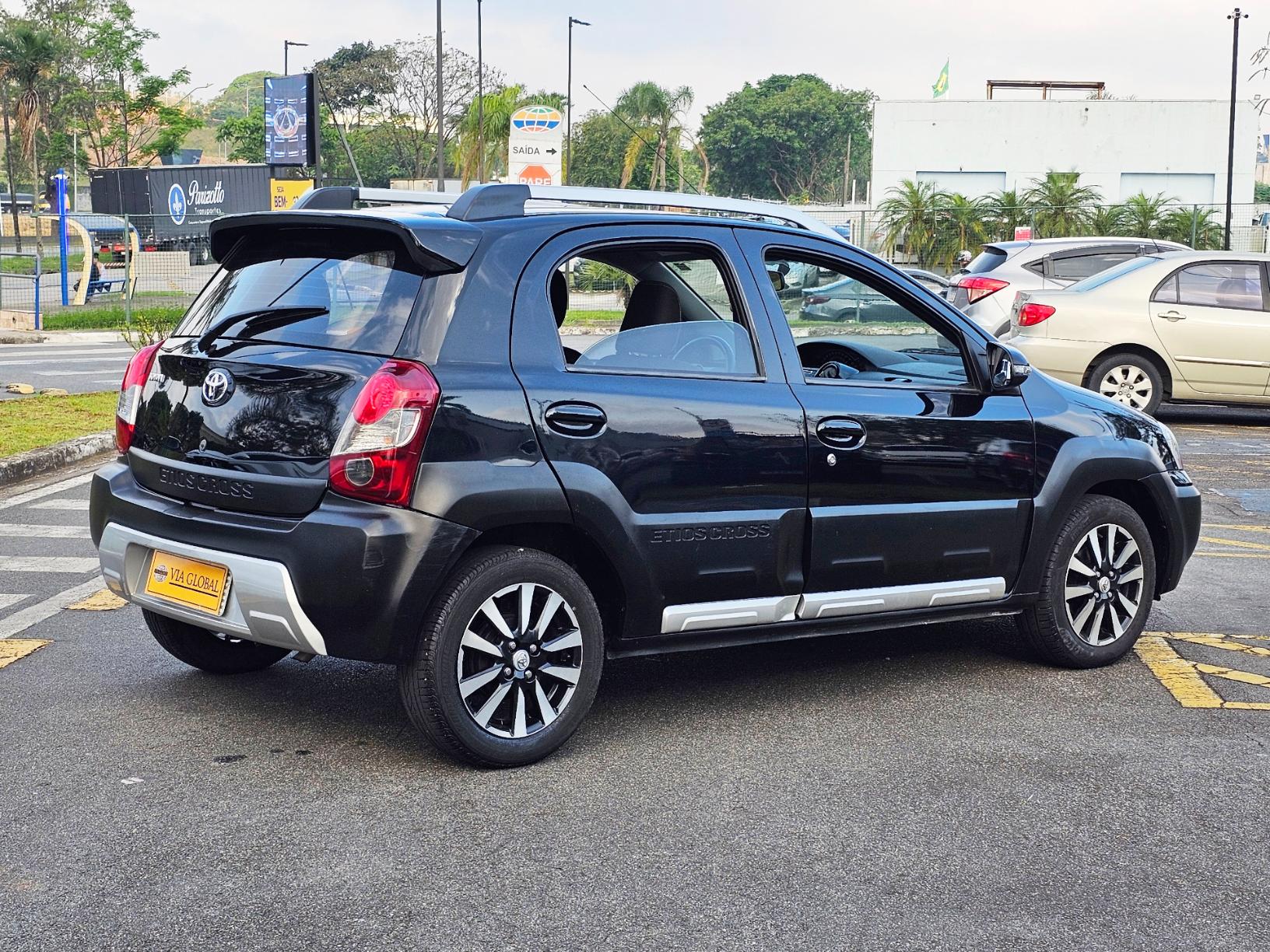 TOYOTA ETIOS CROSS