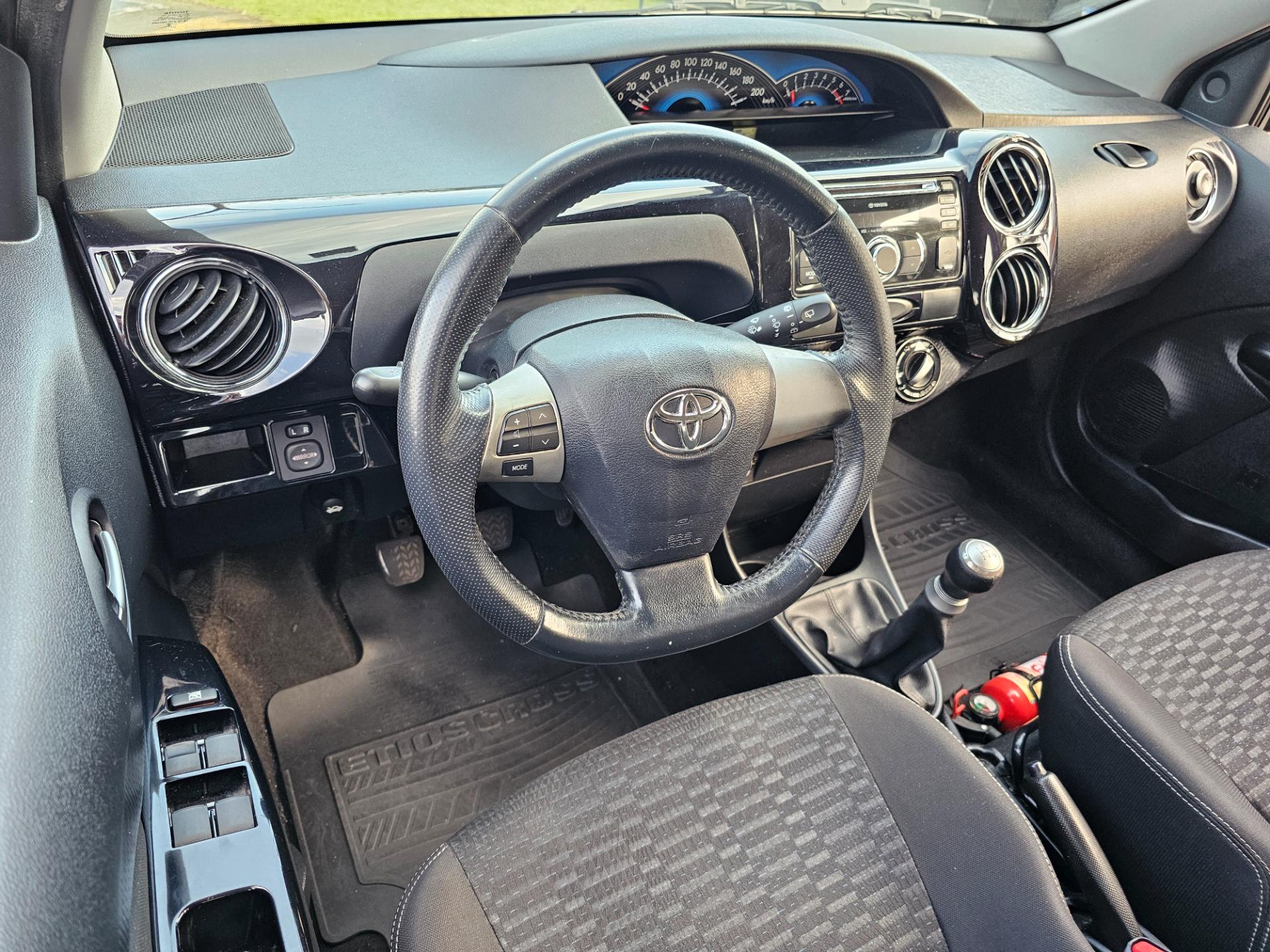 TOYOTA ETIOS CROSS