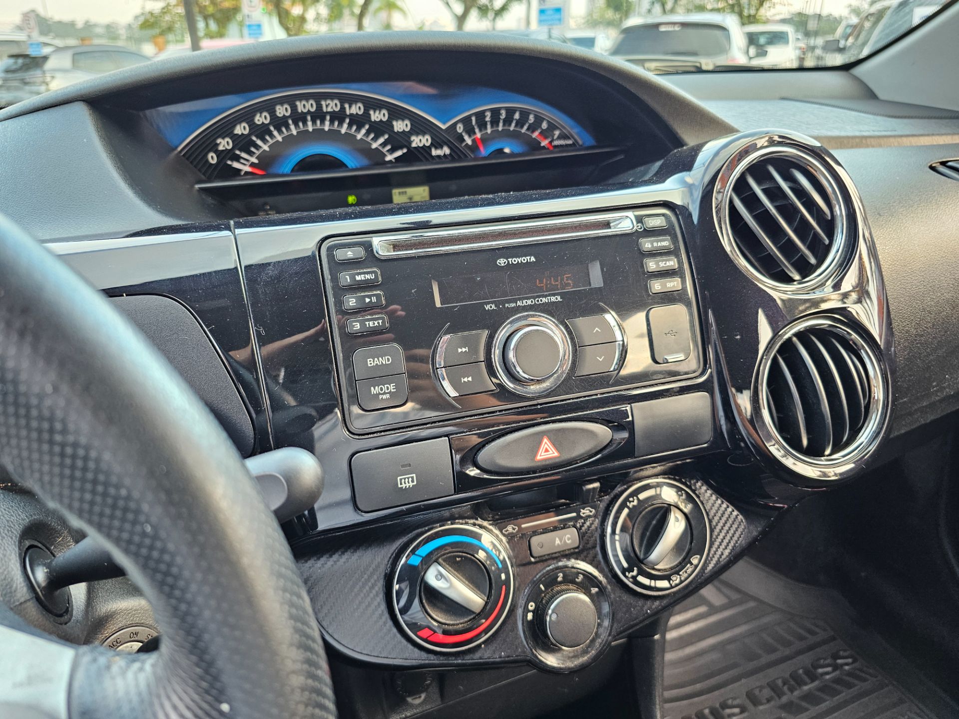 TOYOTA ETIOS CROSS