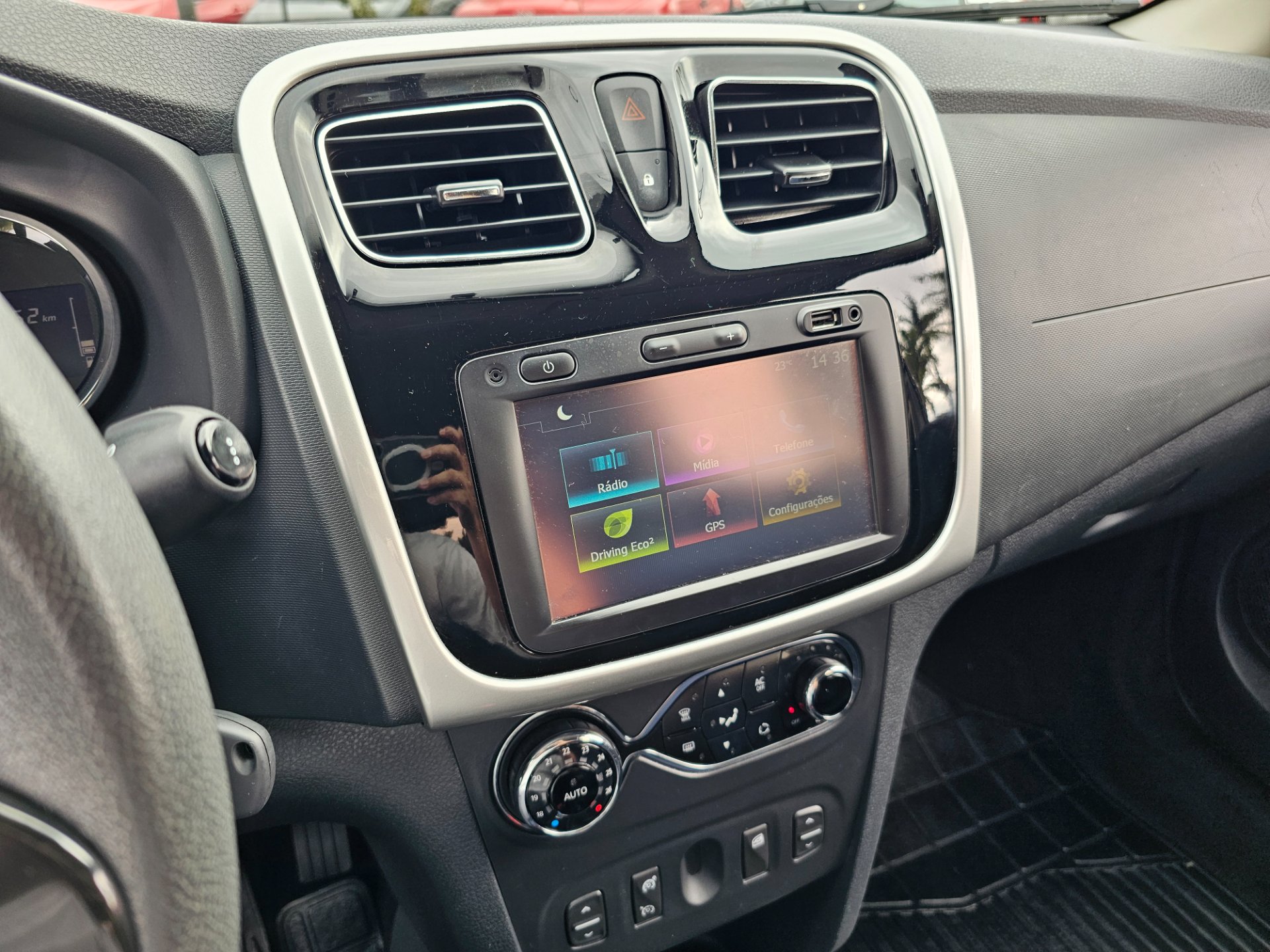 RENAULT SANDERO