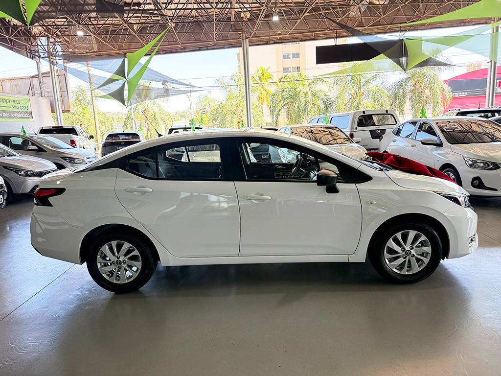 NISSAN VERSA