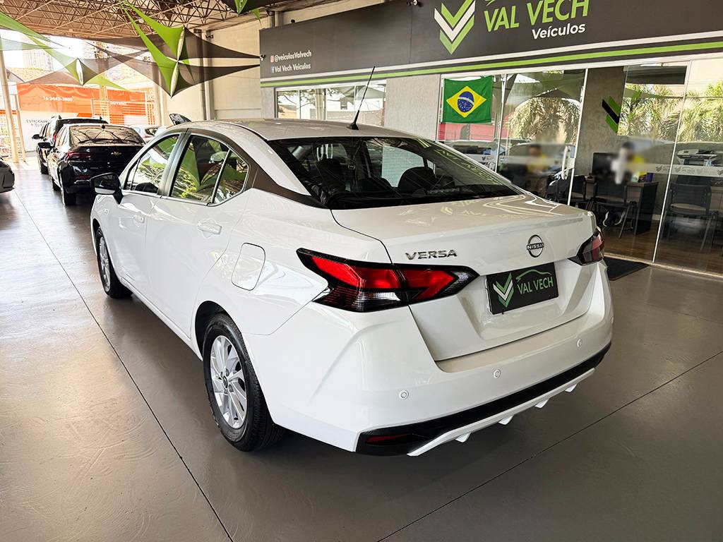 NISSAN VERSA