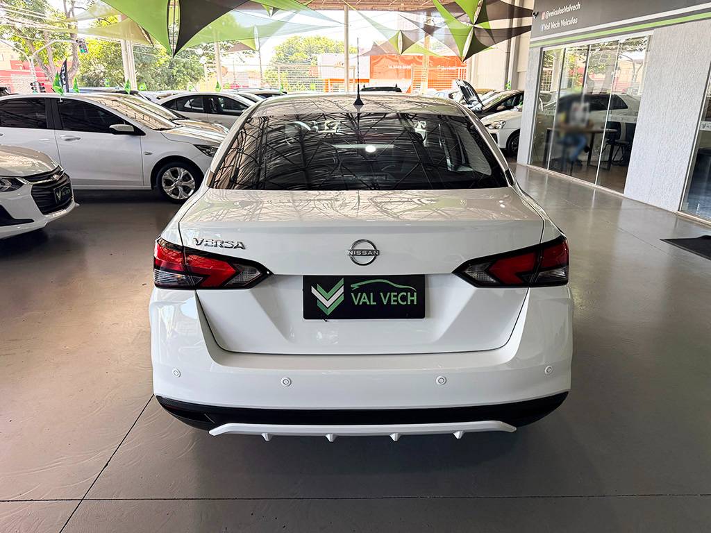 NISSAN VERSA