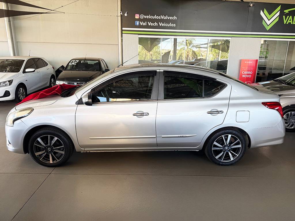 NISSAN VERSA