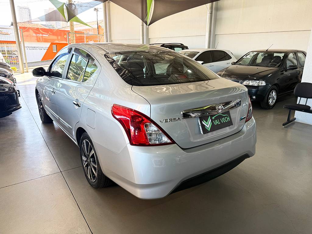 NISSAN VERSA