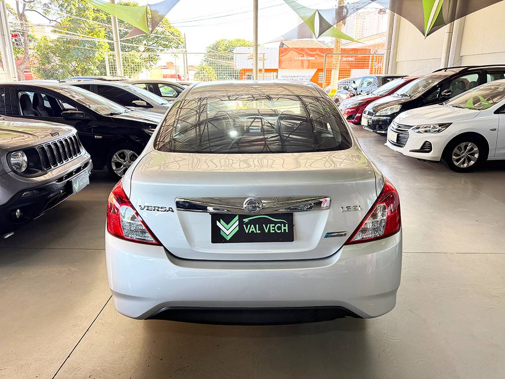 NISSAN VERSA