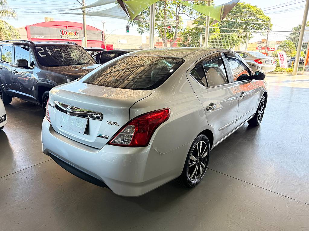 NISSAN VERSA