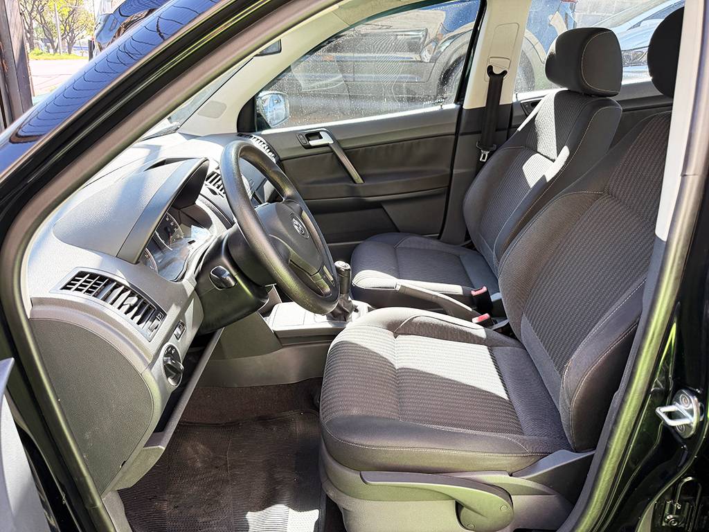 VOLKSWAGEN POLO SEDAN