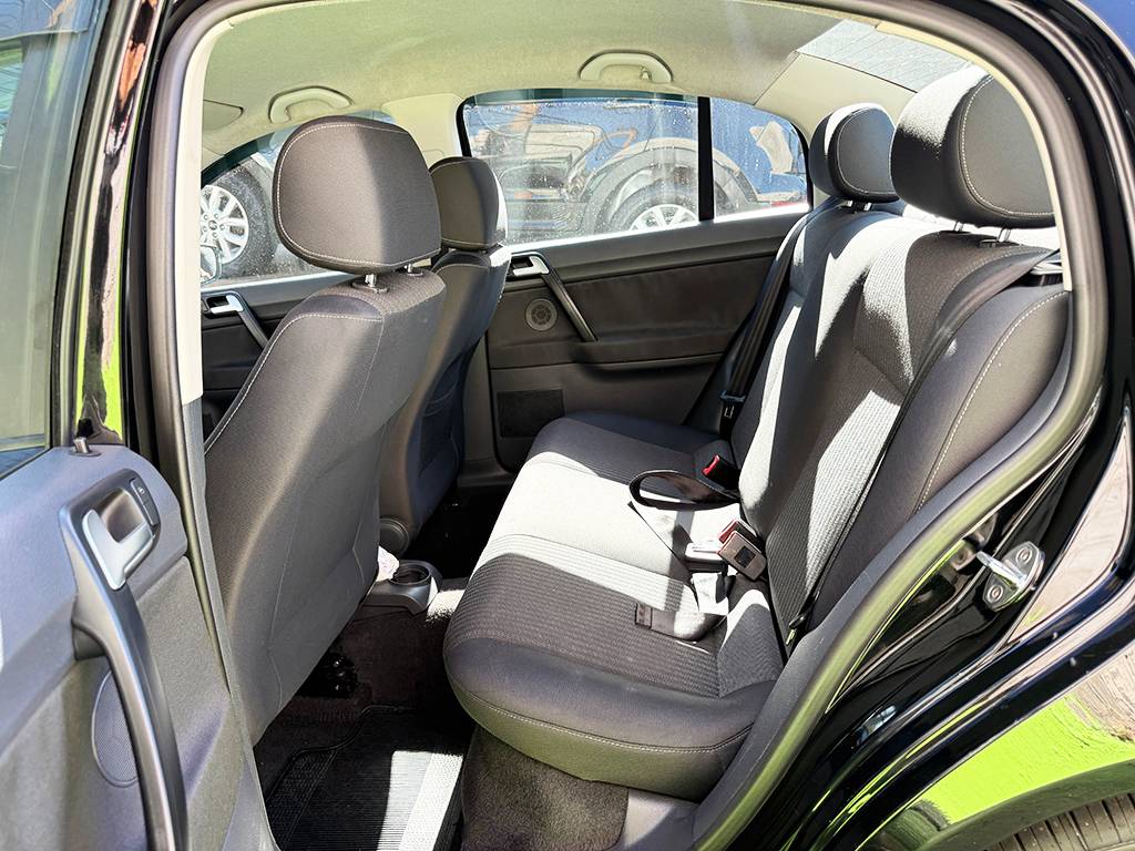 VOLKSWAGEN POLO SEDAN
