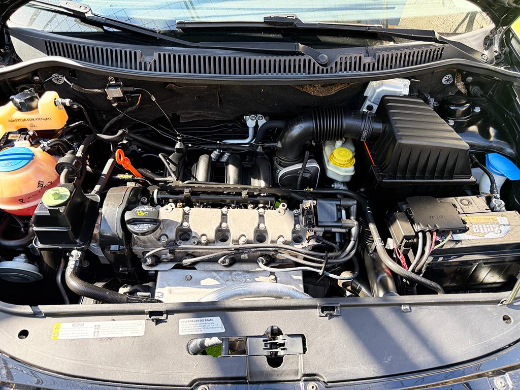 VOLKSWAGEN POLO SEDAN