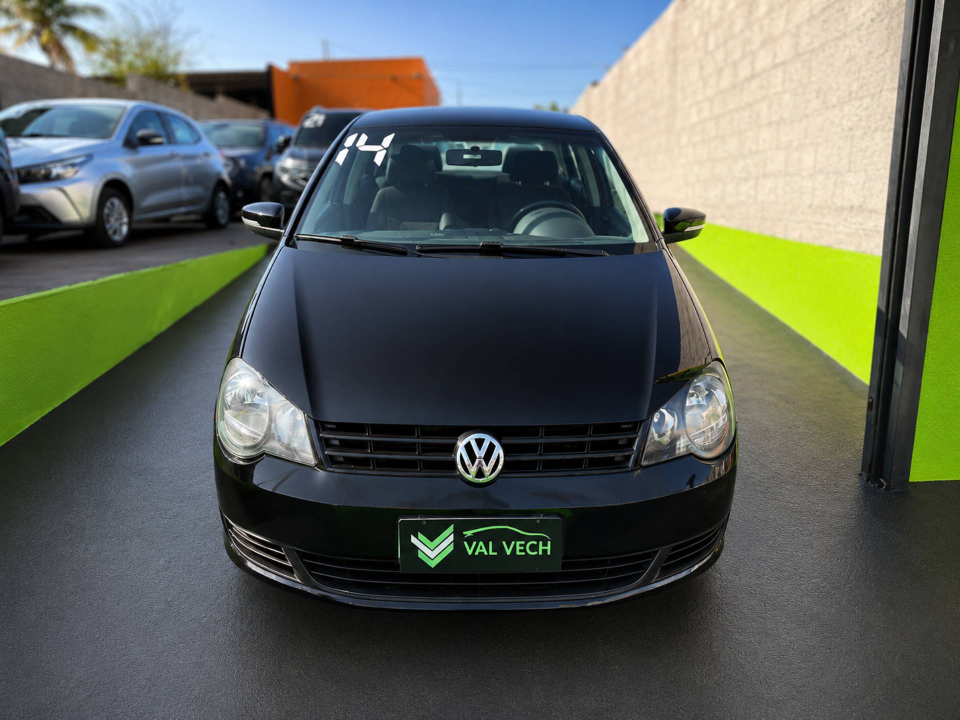 VOLKSWAGEN POLO SEDAN