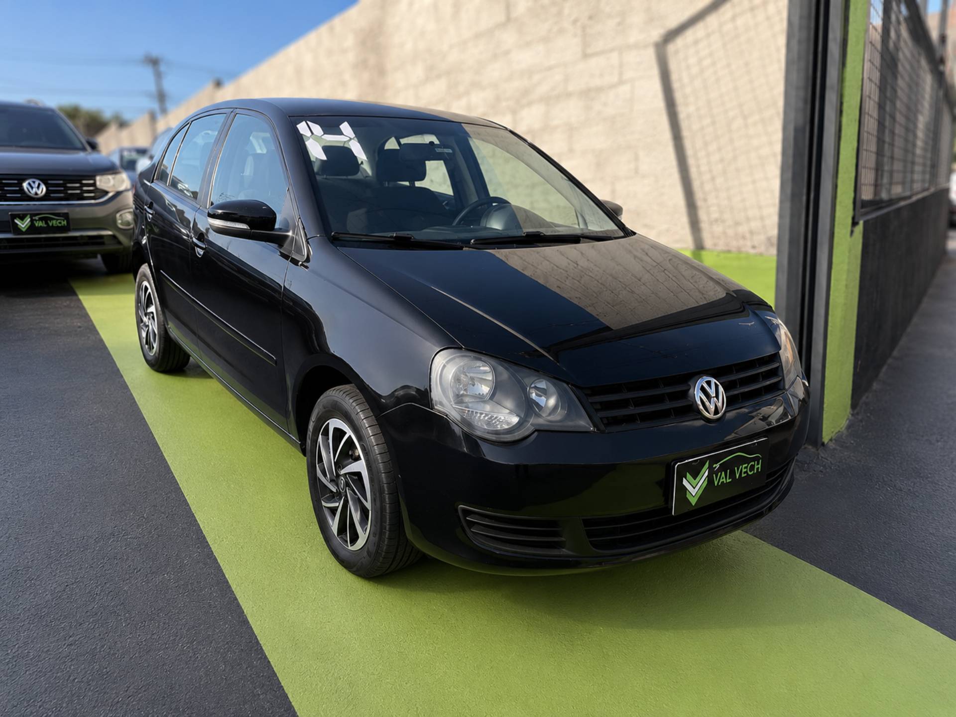 VOLKSWAGEN POLO SEDAN