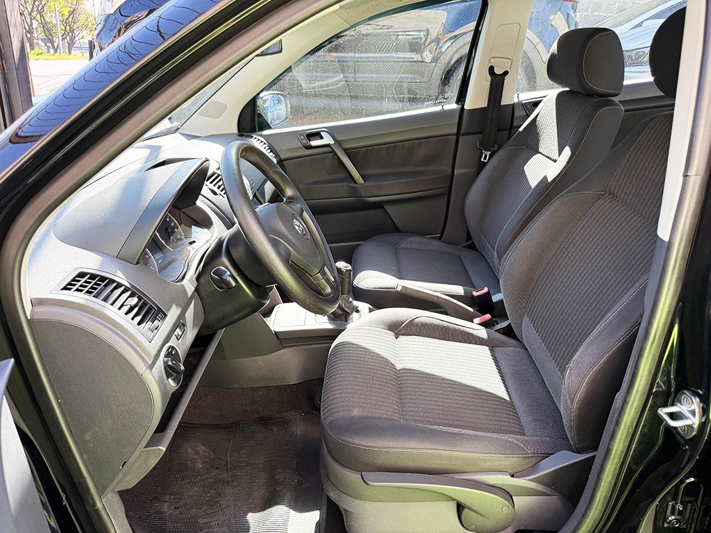 VOLKSWAGEN POLO SEDAN