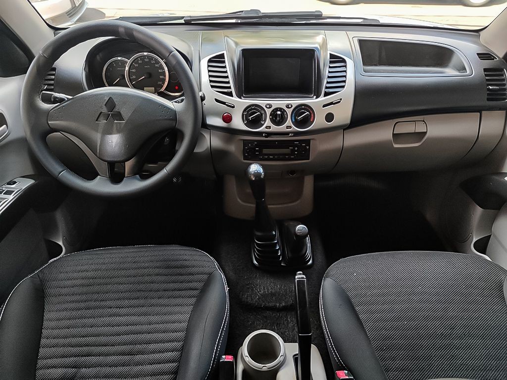 MITSUBISHI L200 TRITON
