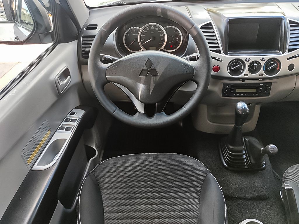 MITSUBISHI L200 TRITON