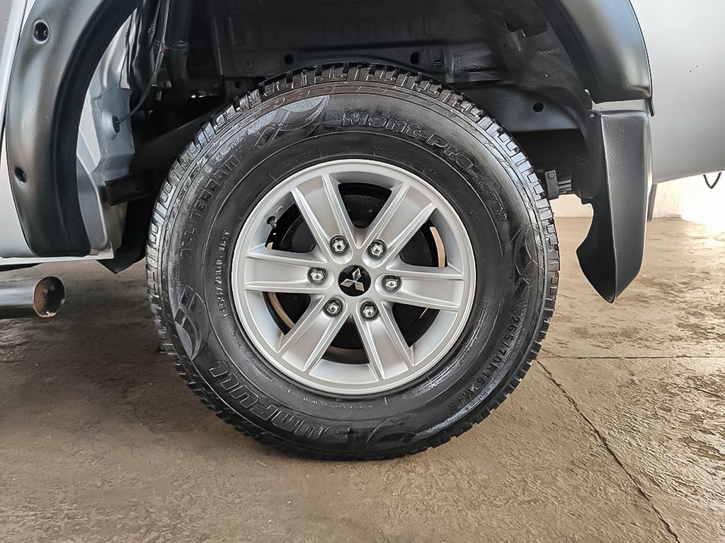 MITSUBISHI L200 TRITON