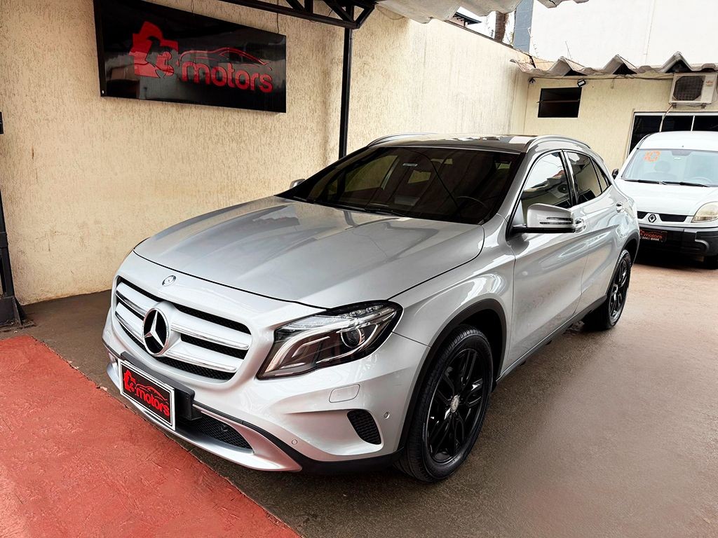 MERCEDES-BENZ GLA 200