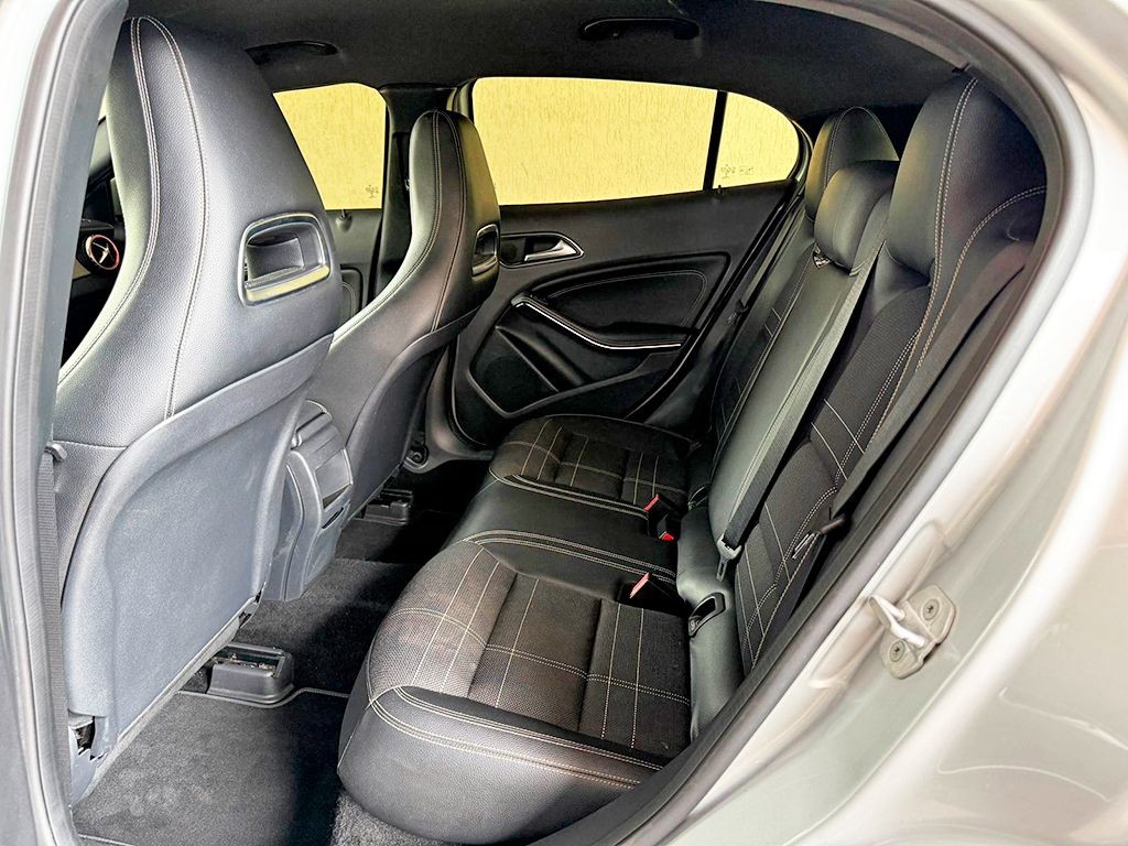 MERCEDES-BENZ GLA 200