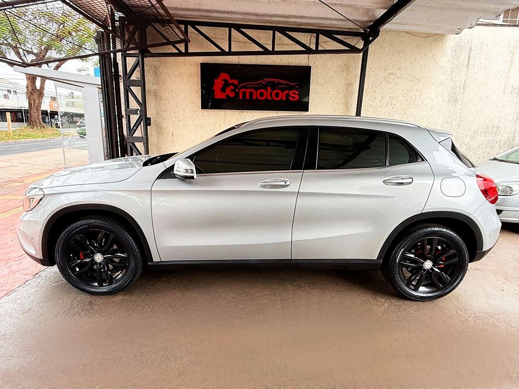 MERCEDES-BENZ GLA 200