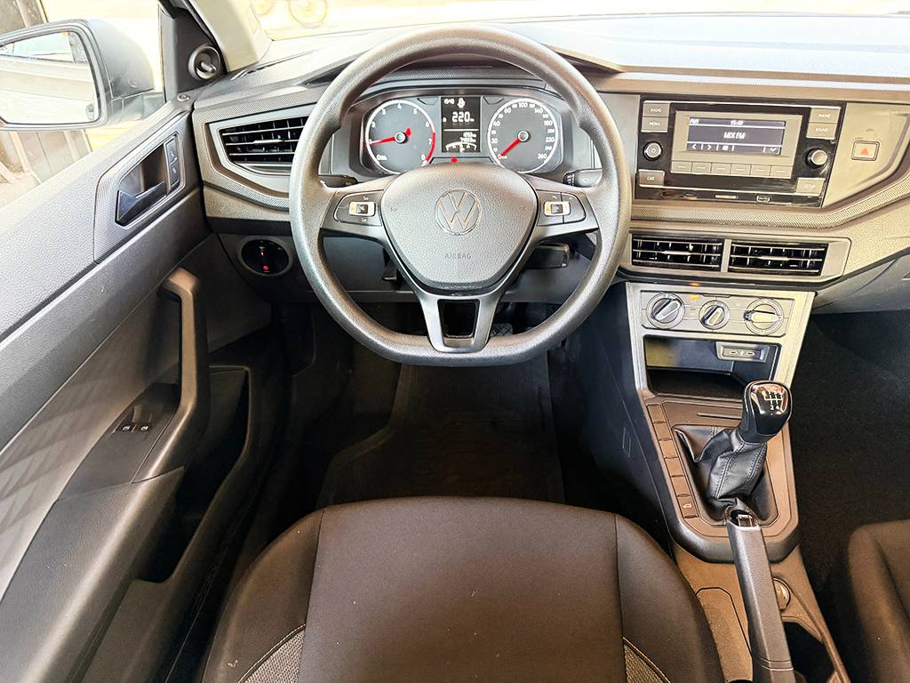 VOLKSWAGEN POLO