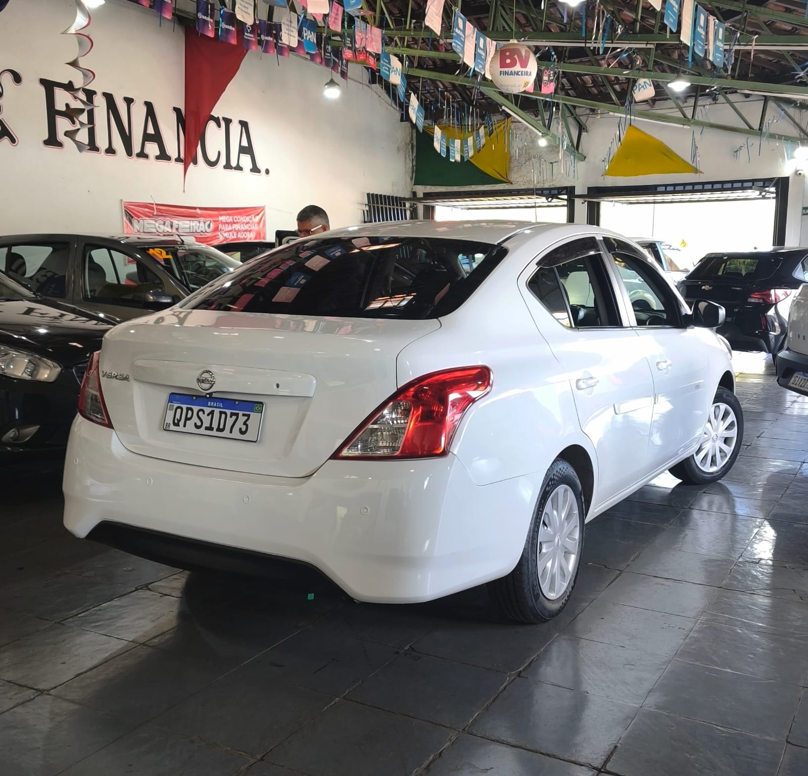 NISSAN VERSA