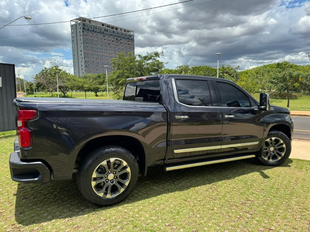 CHEVROLET SILVERADO 5.3 V8 1500 HIGH COUNTRY 4X4 2024