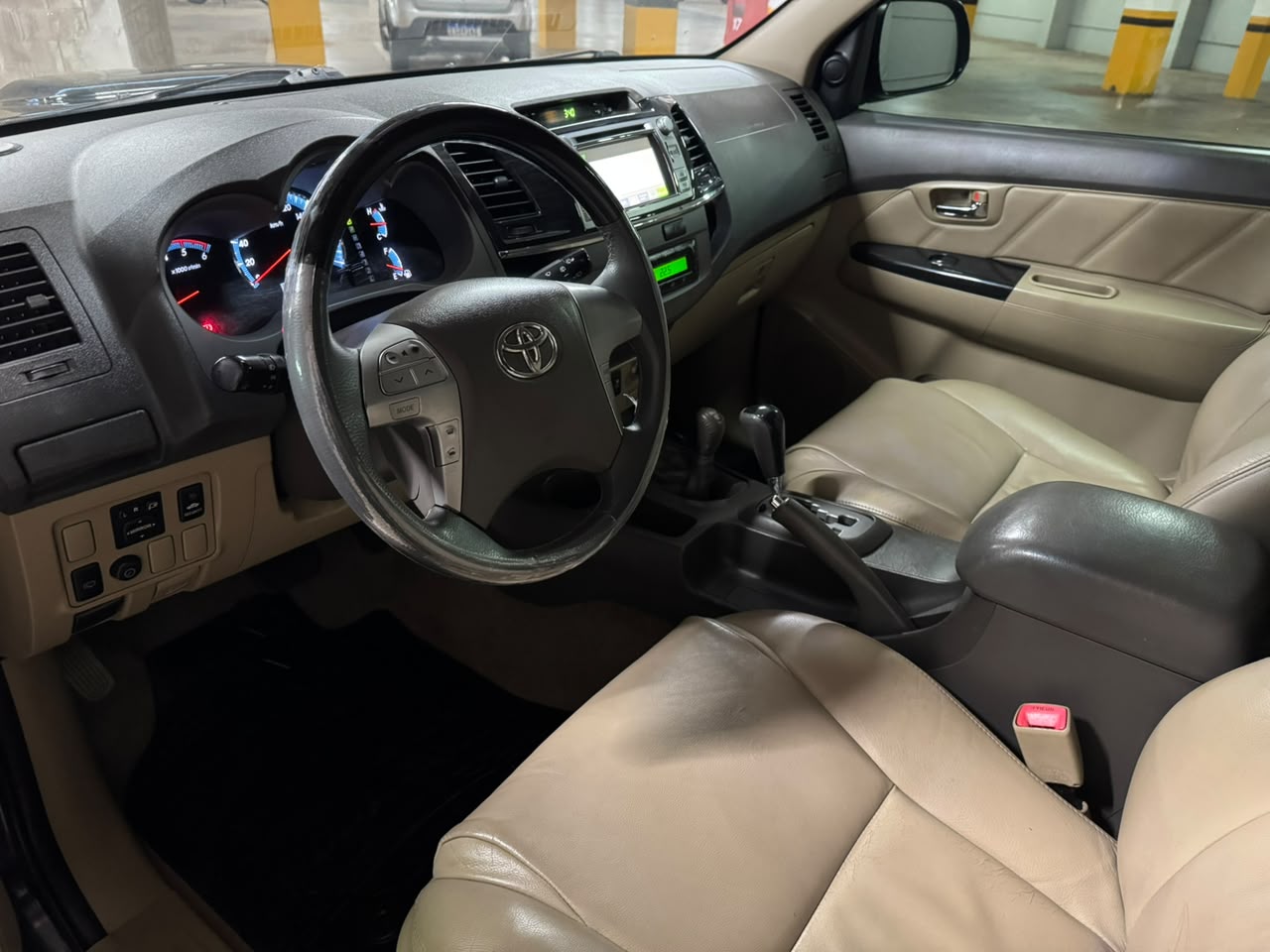 TOYOTA HILUX SW4