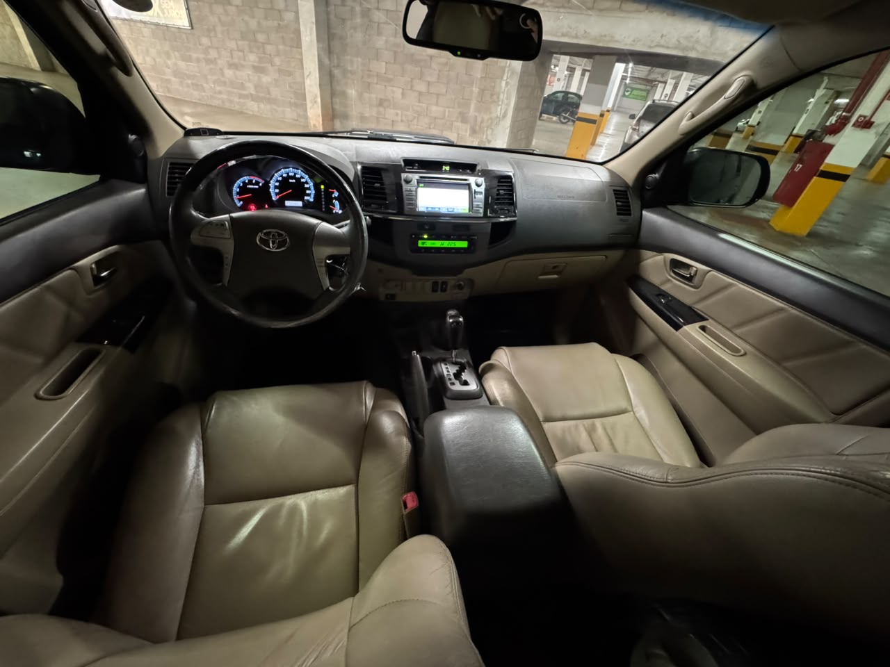 TOYOTA HILUX SW4