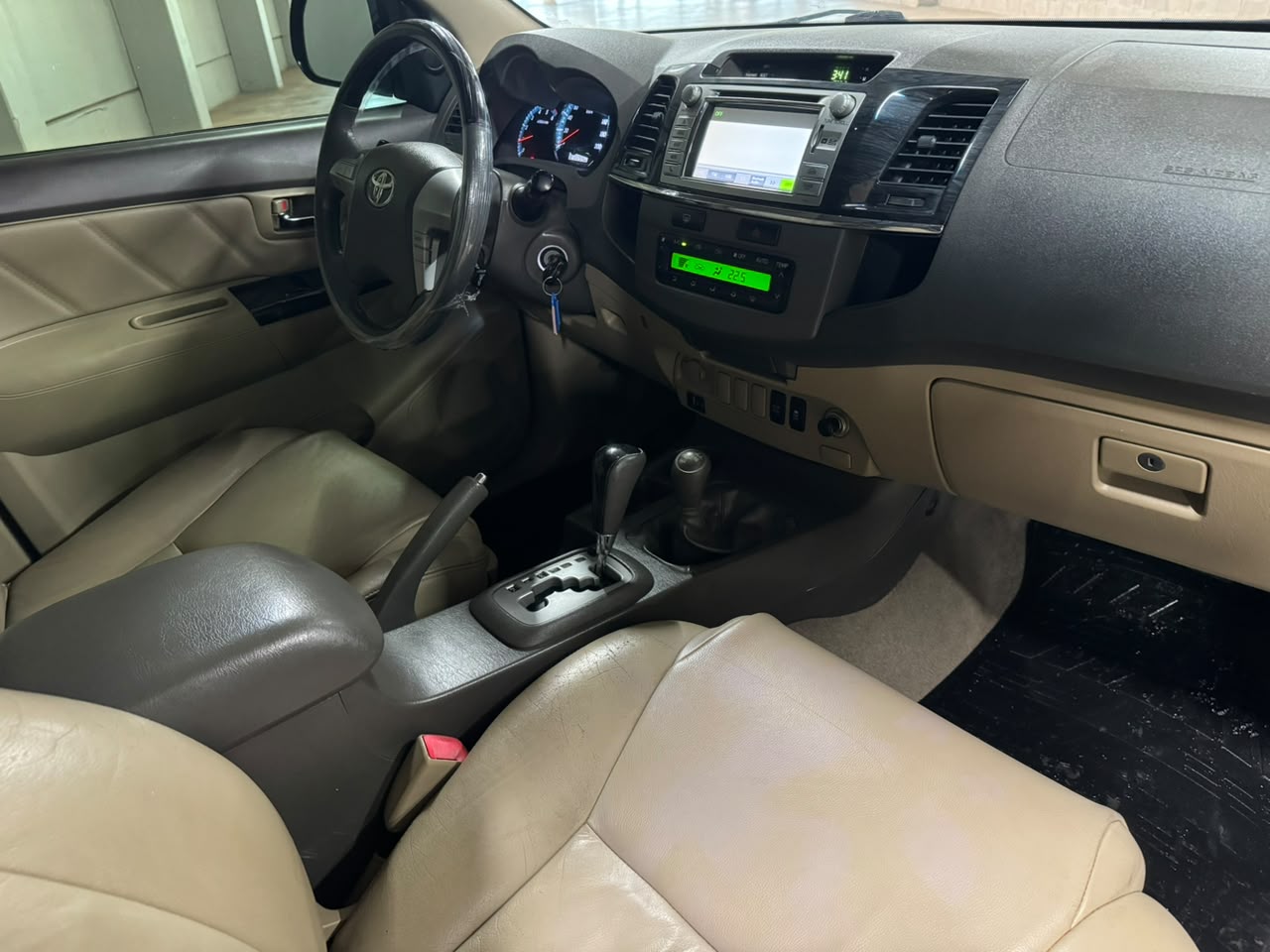 TOYOTA HILUX SW4