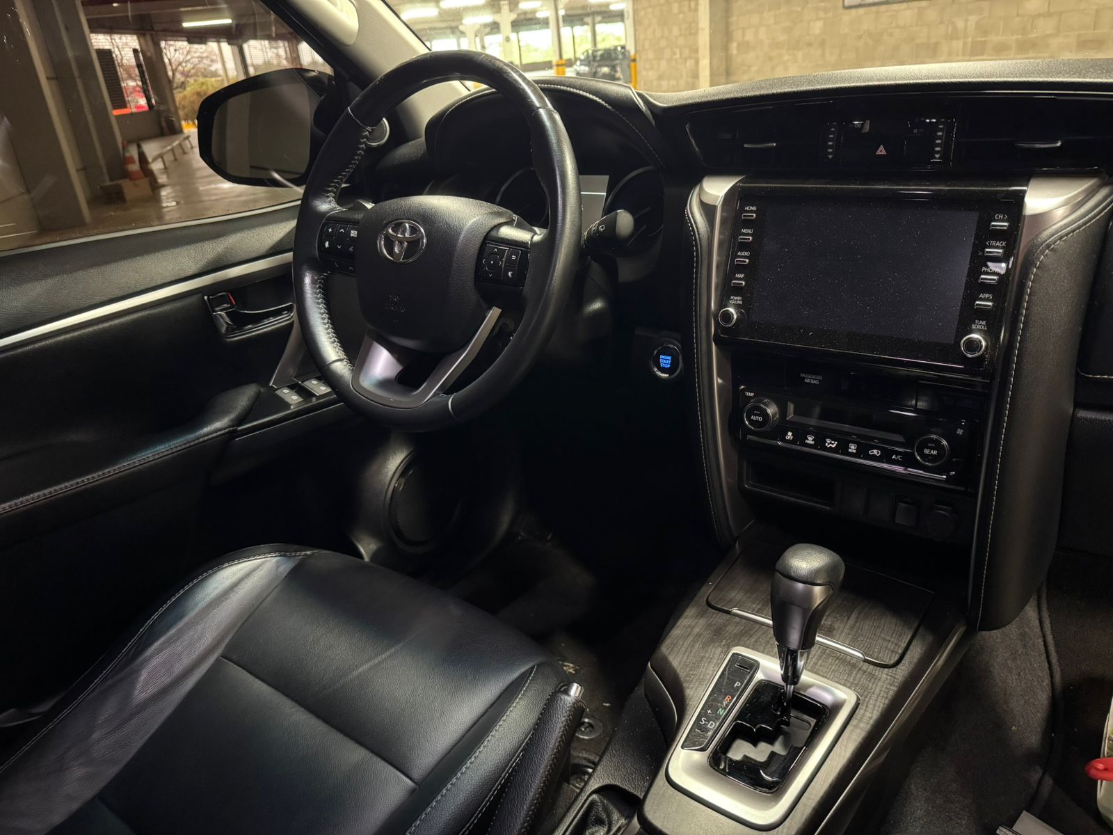 TOYOTA HILUX SW4