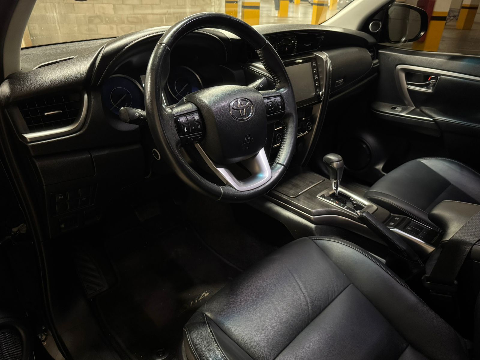 TOYOTA HILUX SW4
