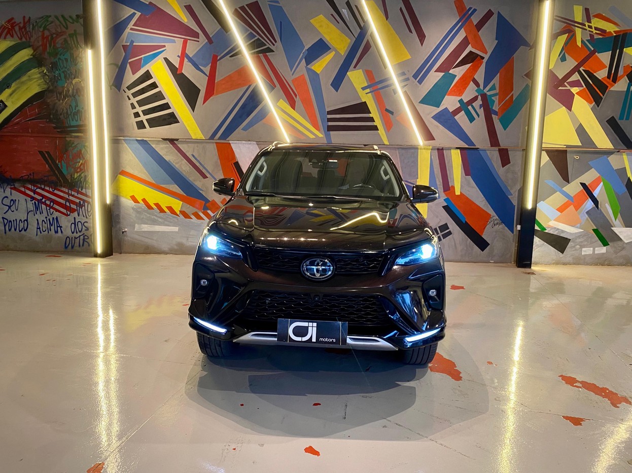 TOYOTA HILUX SW4
