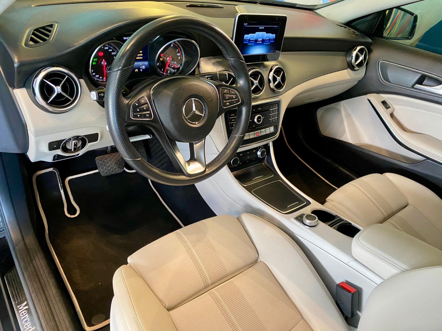 MERCEDES-BENZ GLA 200