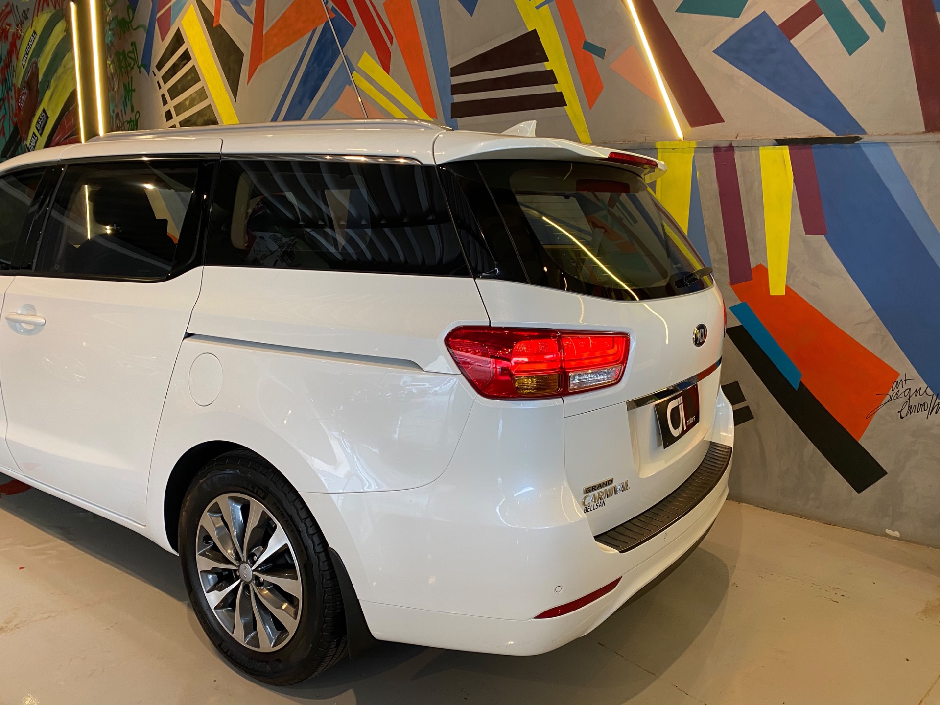 KIA CARNIVAL