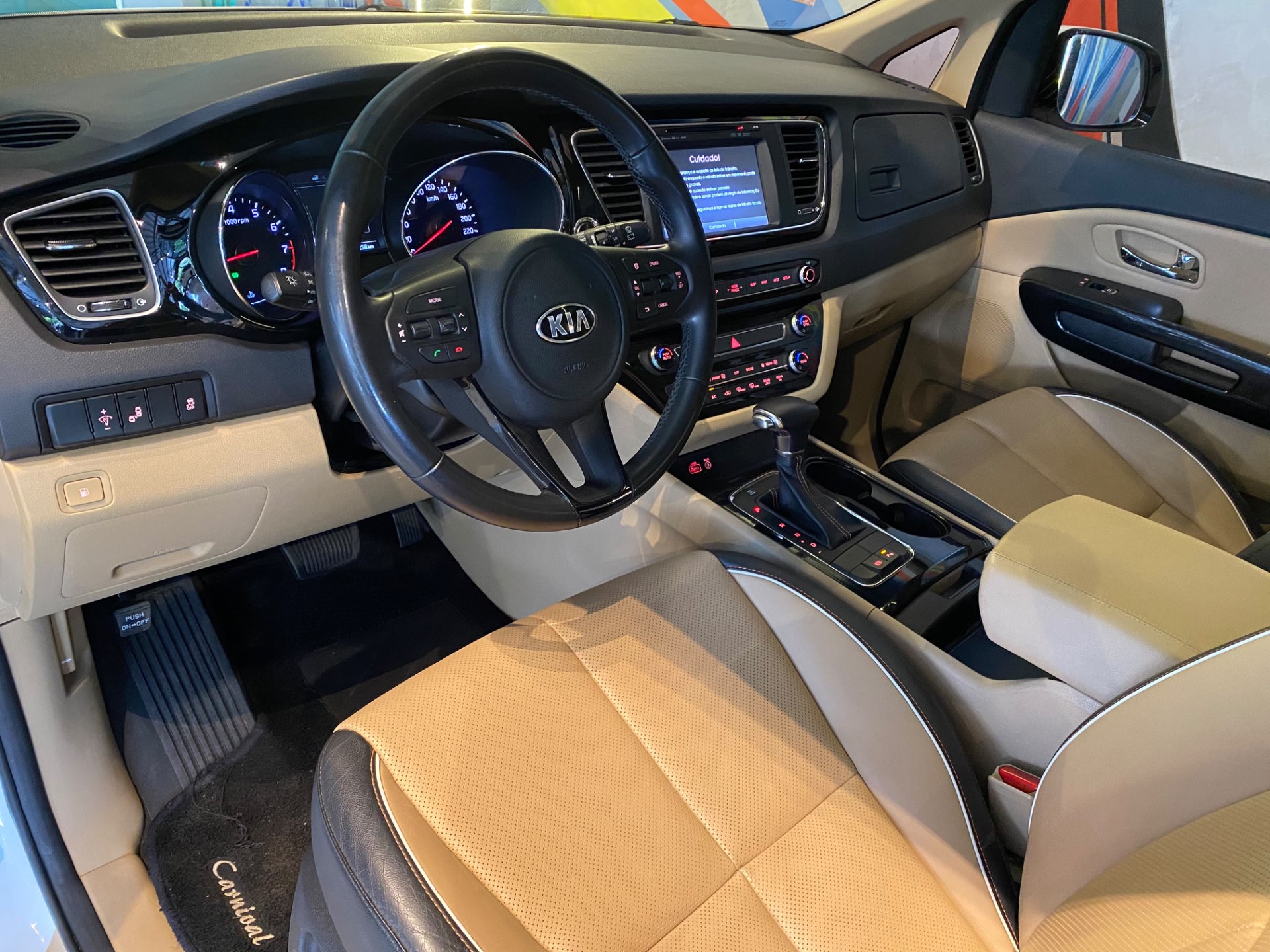 KIA CARNIVAL