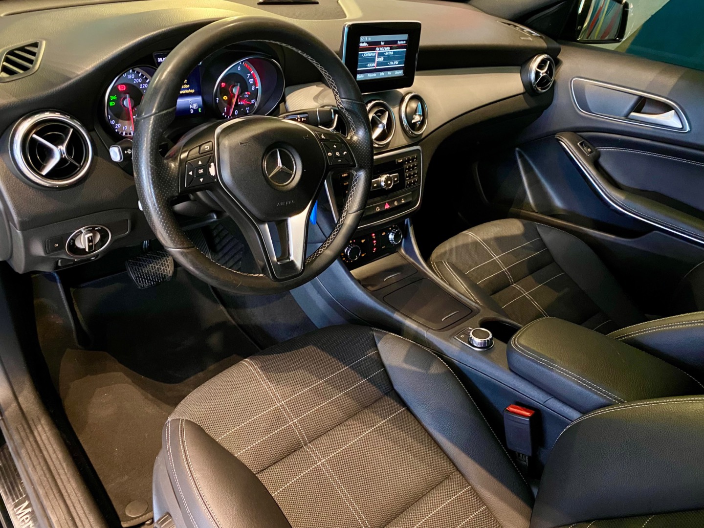 MERCEDES-BENZ GLA 200