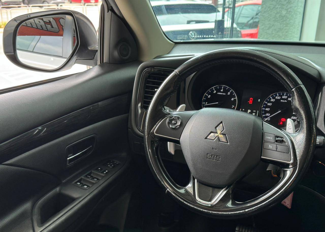 MITSUBISHI OUTLANDER