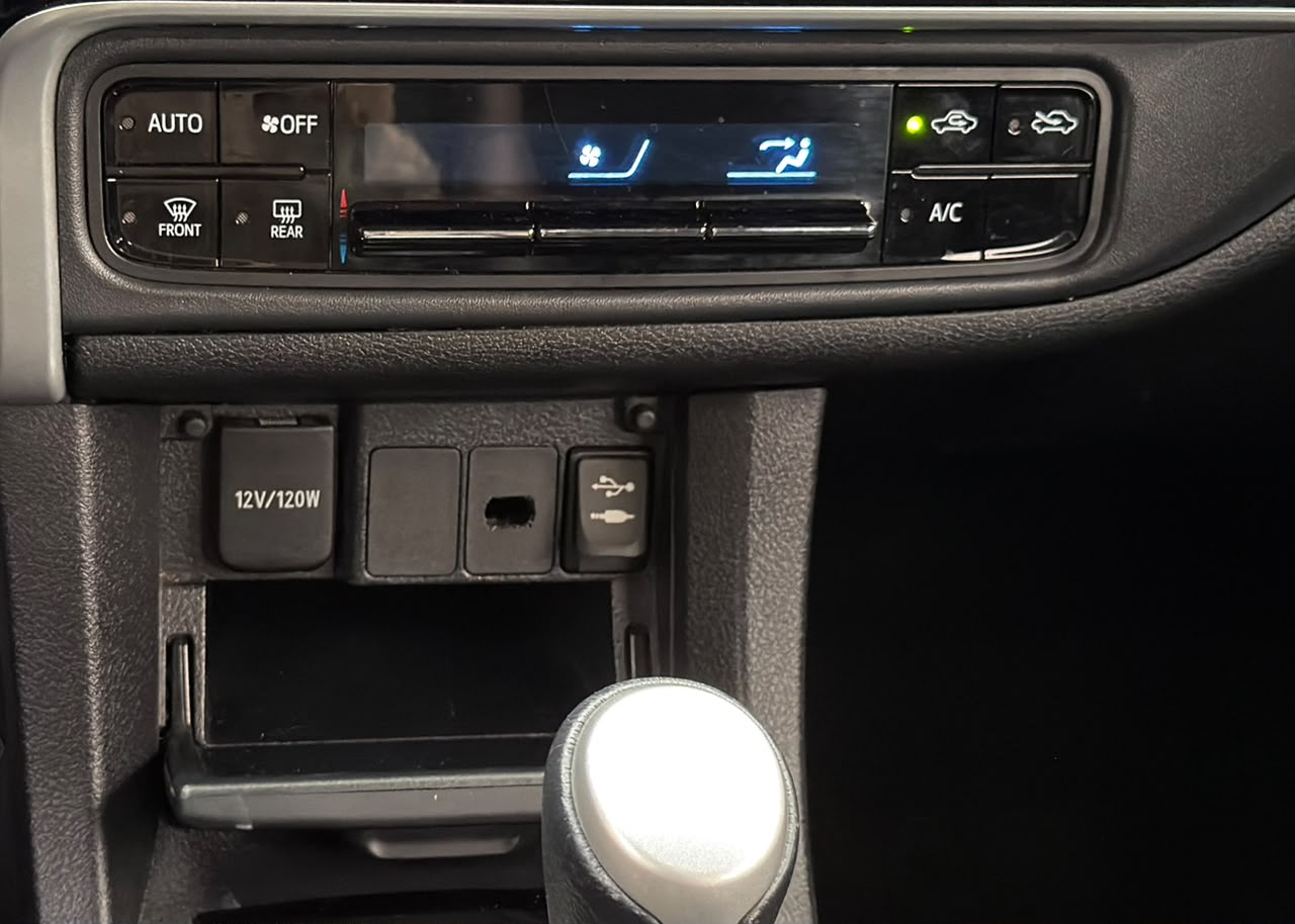 TOYOTA COROLLA