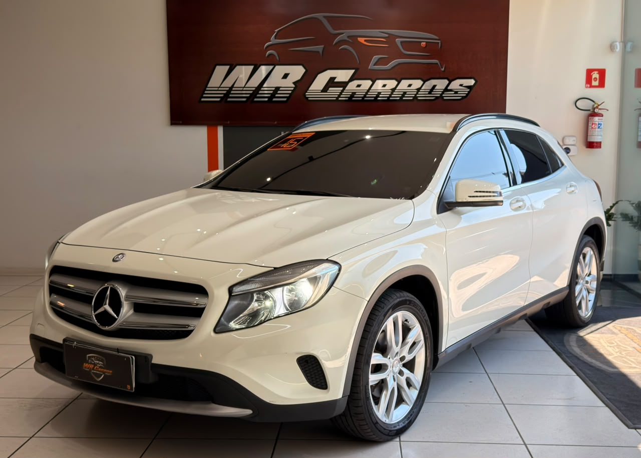 MERCEDES-BENZ GLA 200