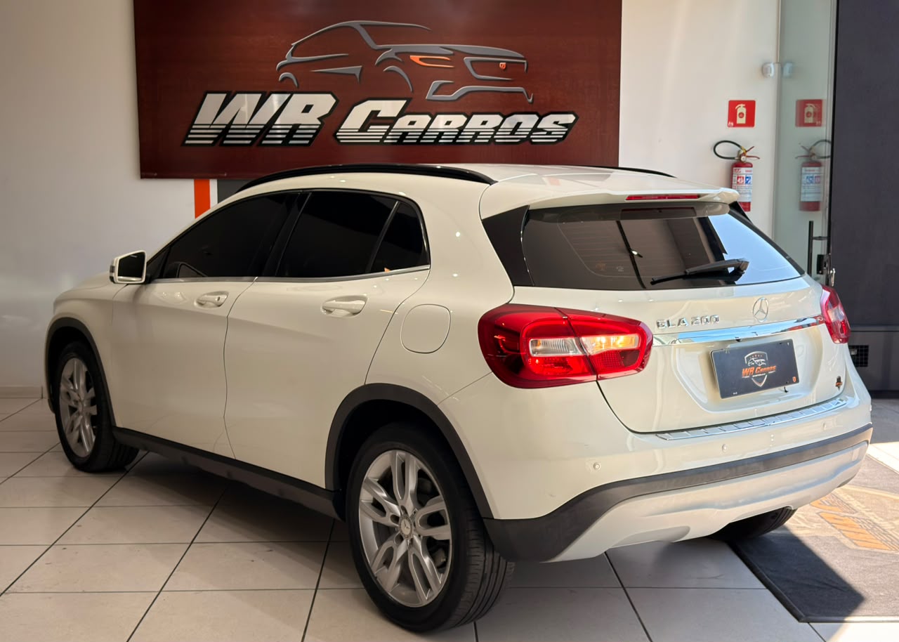 MERCEDES-BENZ GLA 200