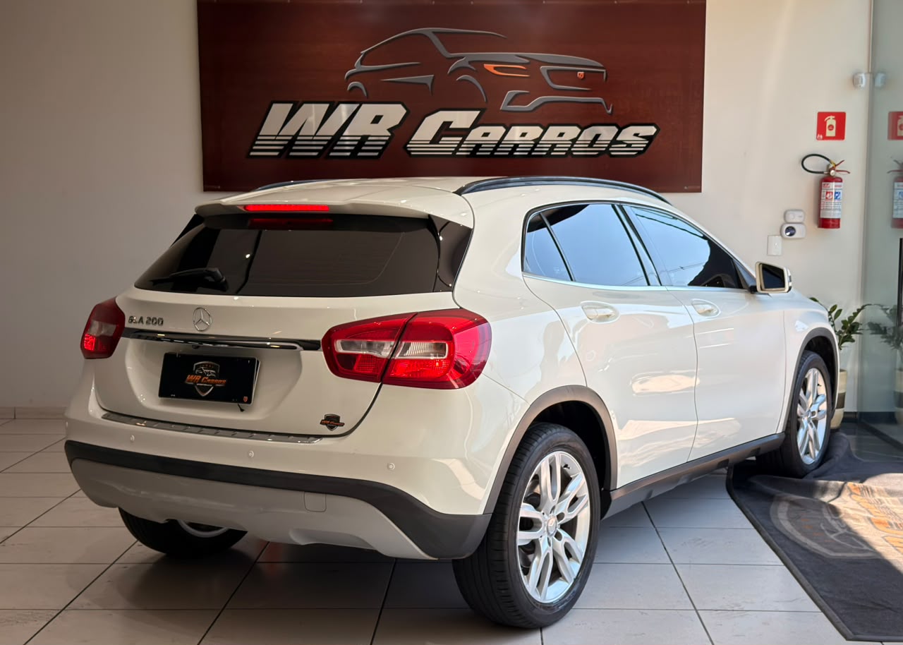 MERCEDES-BENZ GLA 200