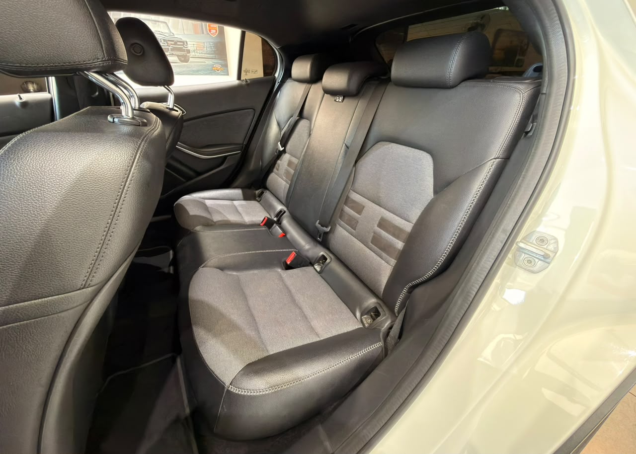 MERCEDES-BENZ GLA 200