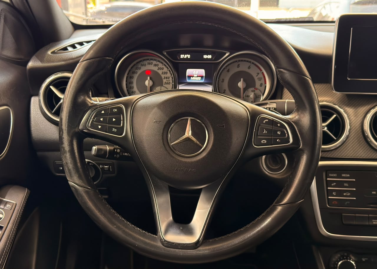 MERCEDES-BENZ GLA 200