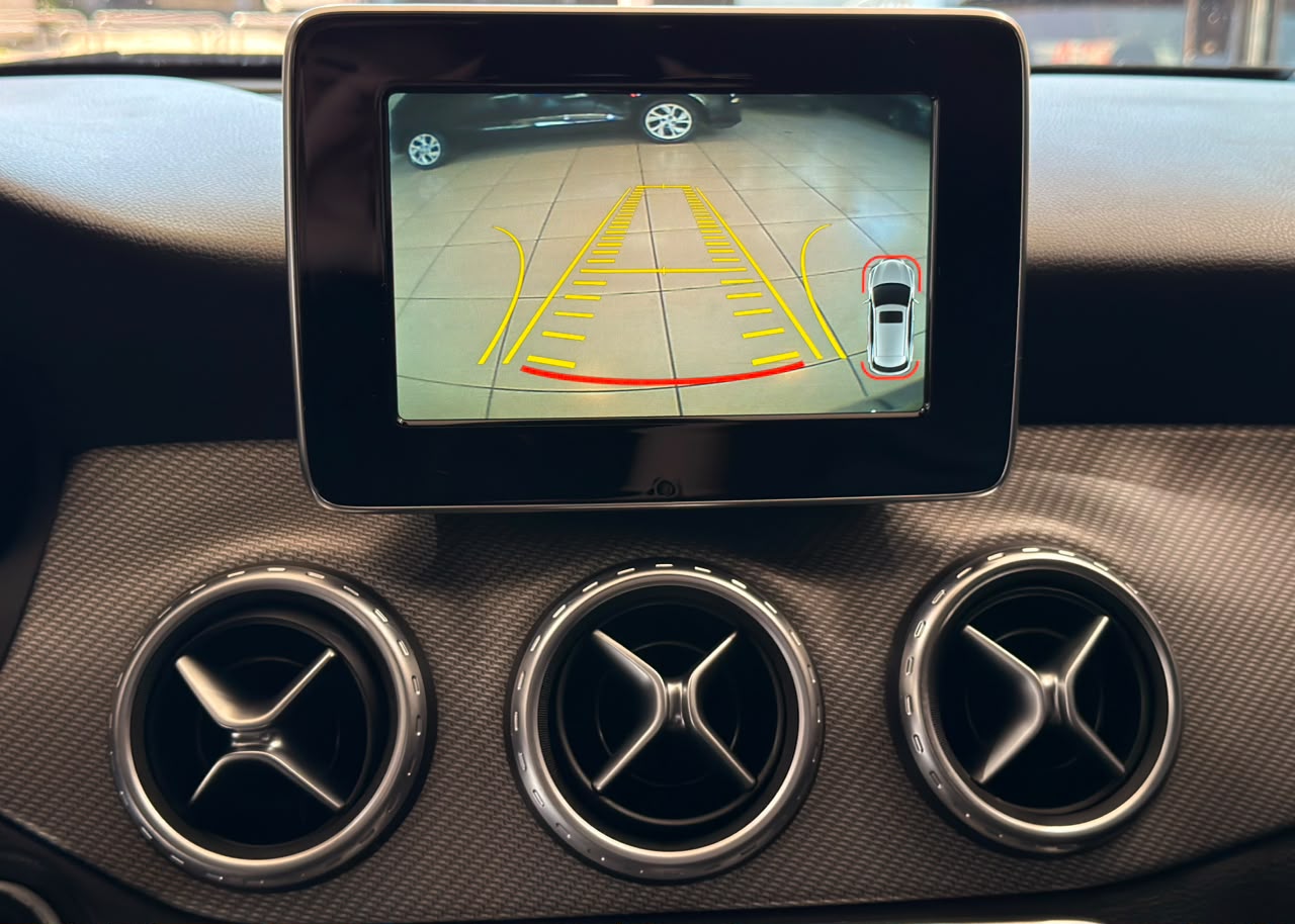 MERCEDES-BENZ GLA 200
