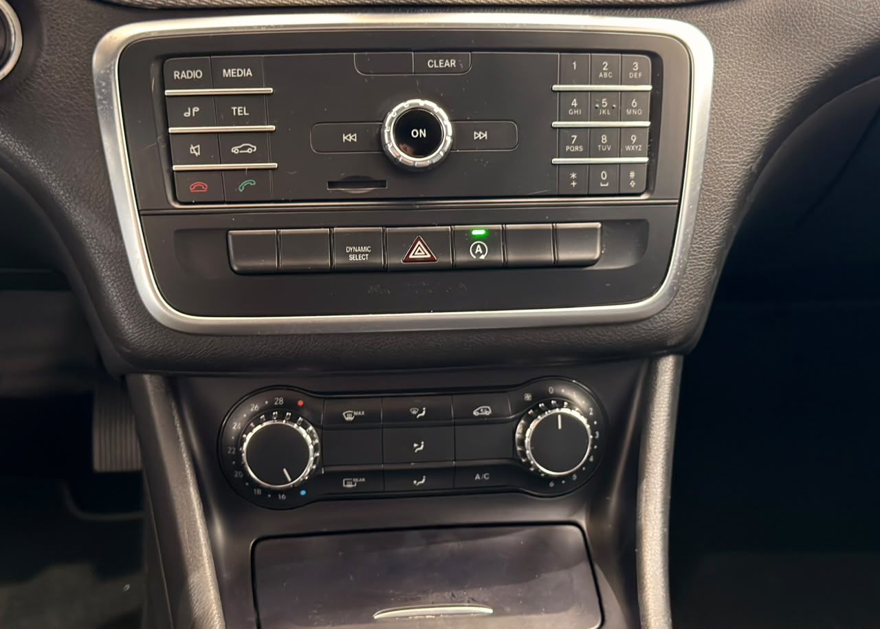 MERCEDES-BENZ GLA 200
