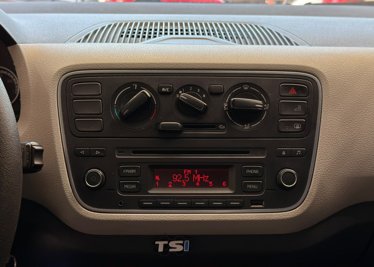 VOLKSWAGEN UP