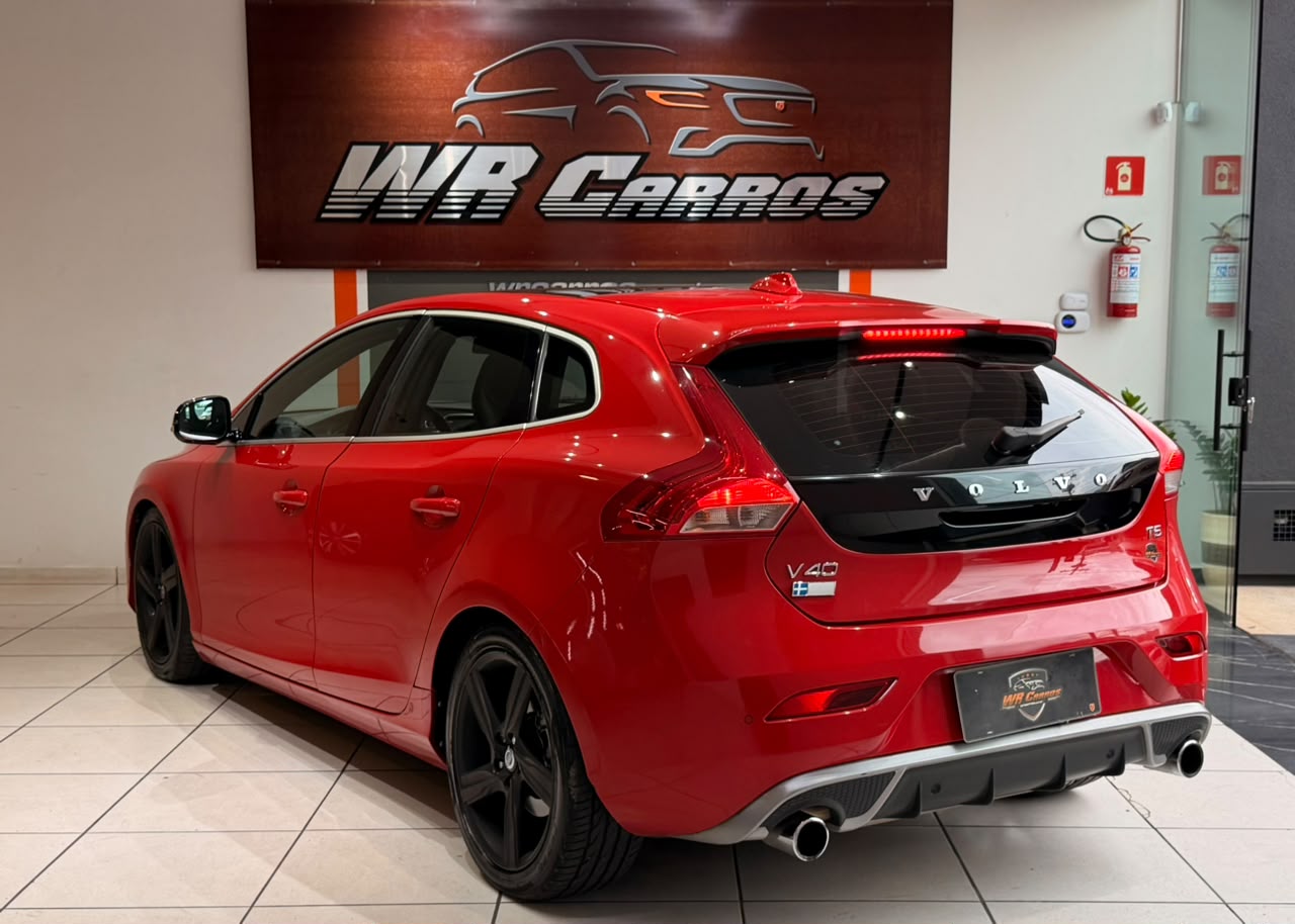 VOLVO V40