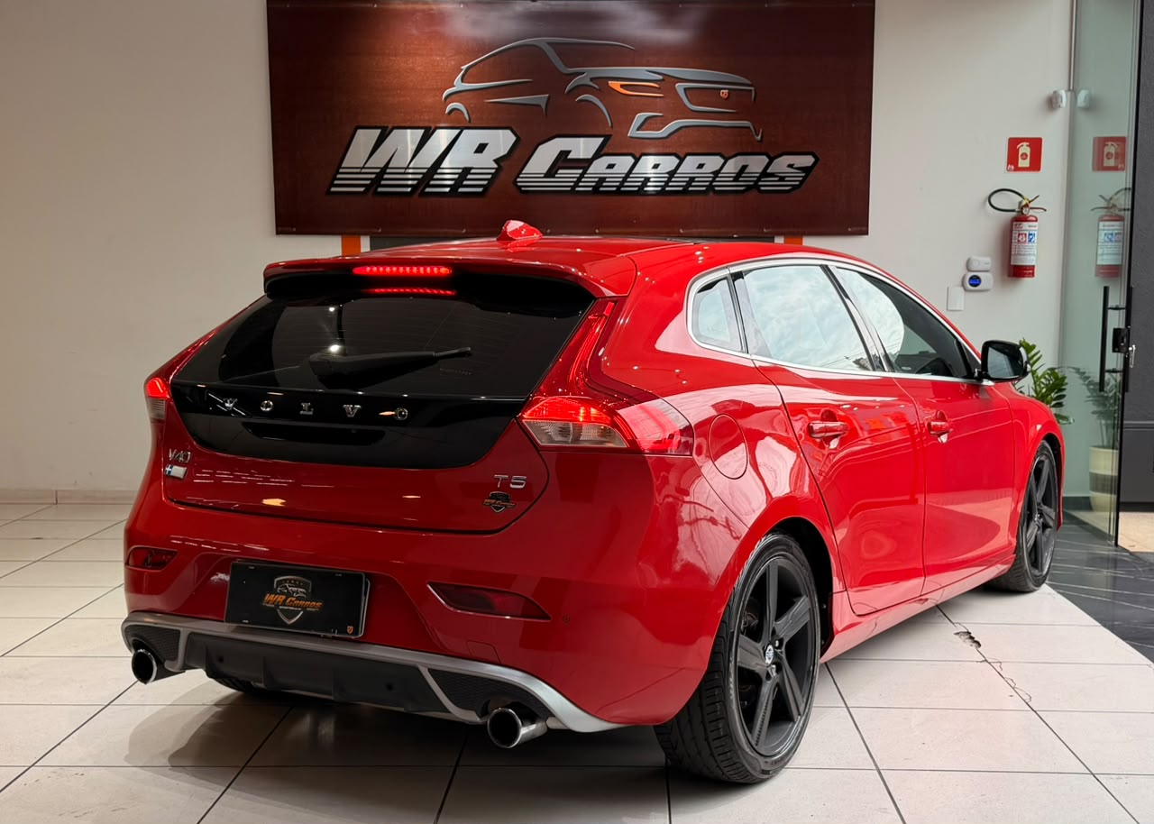 VOLVO V40