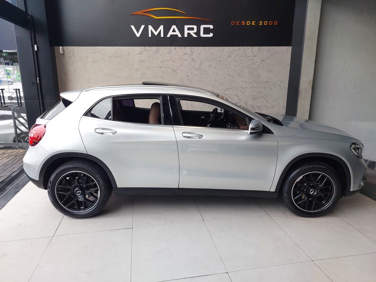 MERCEDES-BENZ GLA 200